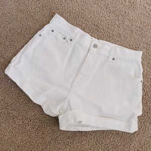 Levi’s White High Waisted Cuffed Shorts ✨